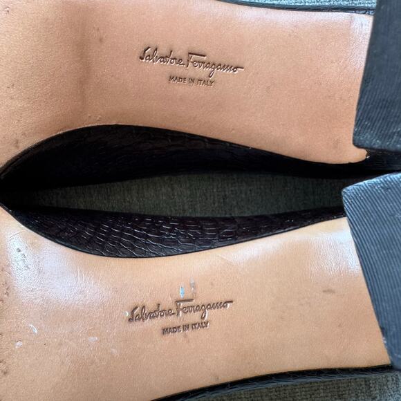 Salvatore Ferragamo Heels Embossed Leather Pumps Round Toes Brown Slip-on Sz A7 - Picture 10 of 13